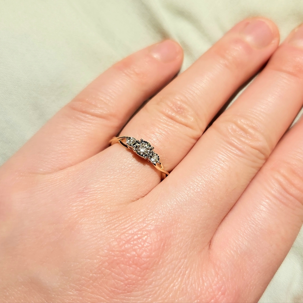 .20ctw diamonds and 10k solid yellow gold ring